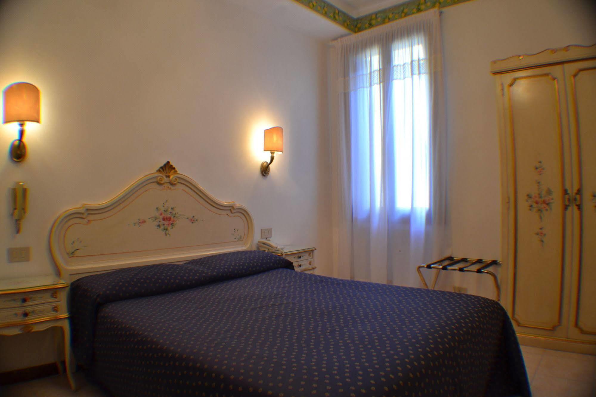 Hotel Guerrini Венеция Екстериор снимка