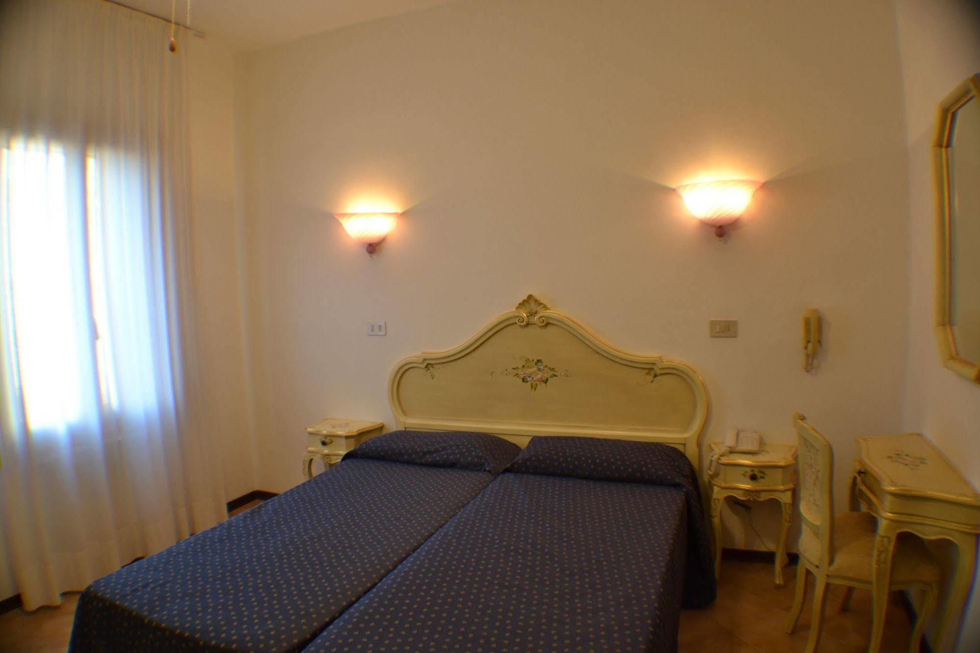 Hotel Guerrini Венеция Екстериор снимка